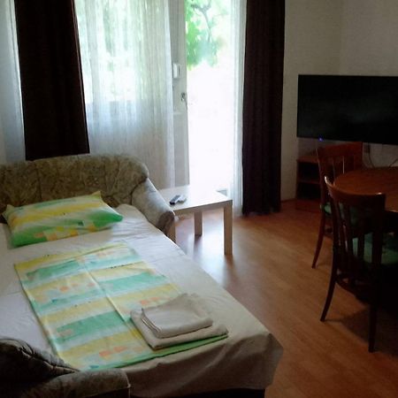 Apartmani Ledenko Kaštela エクステリア 写真
