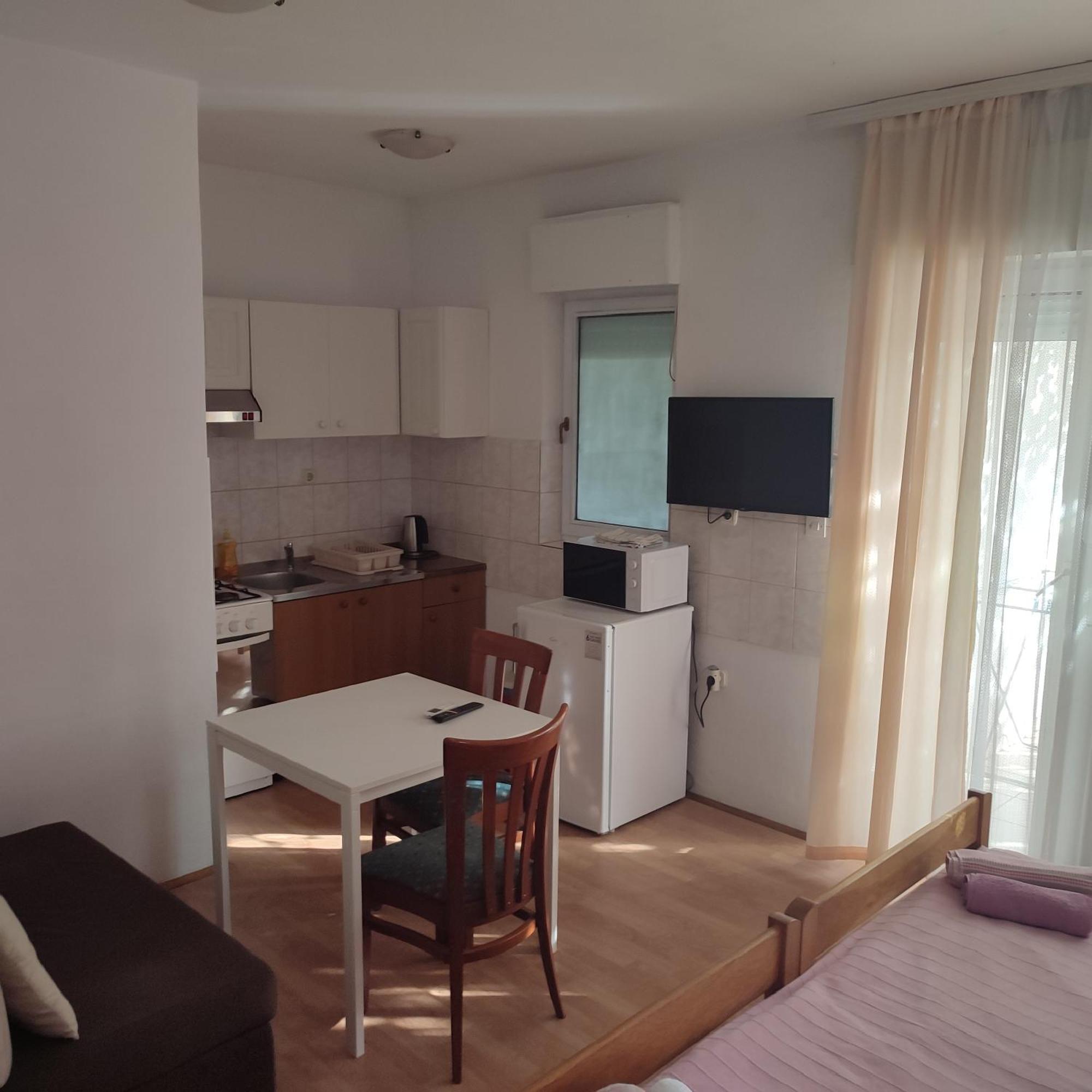 Apartmani Ledenko Kaštela エクステリア 写真