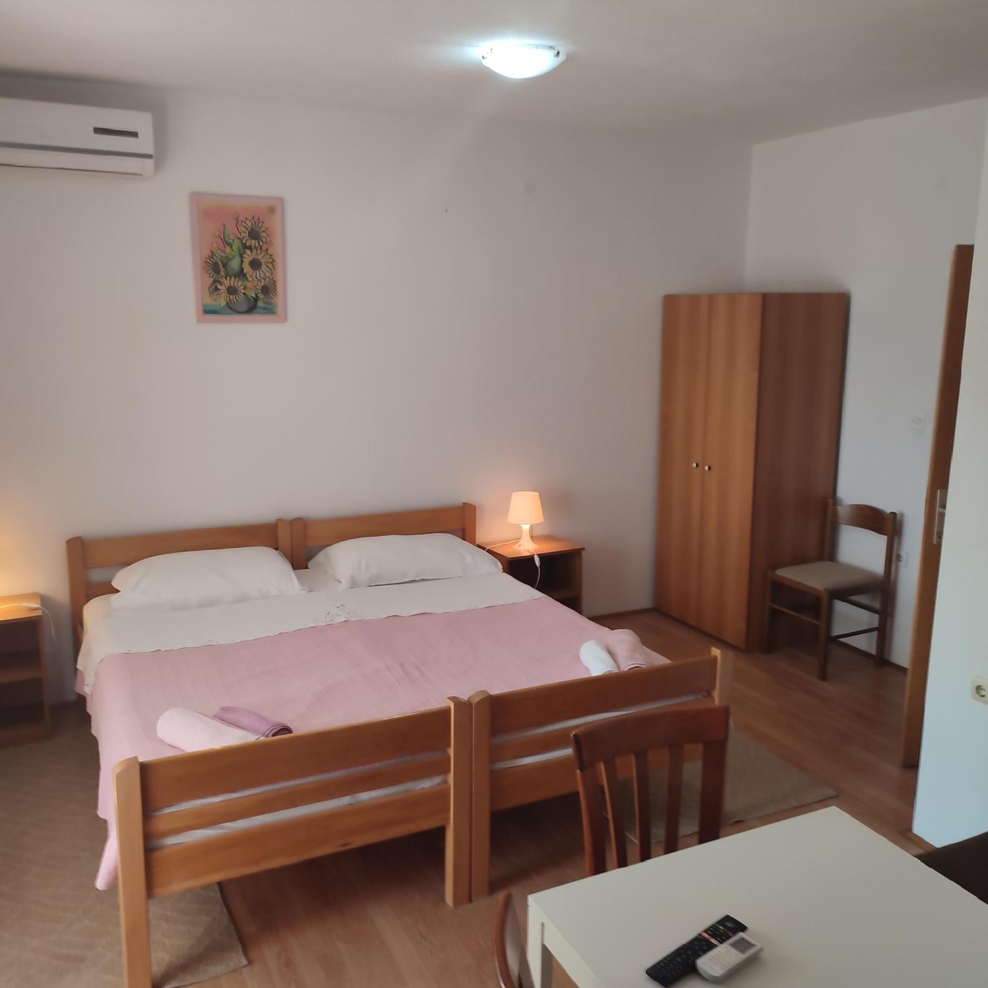 Apartmani Ledenko Kaštela エクステリア 写真