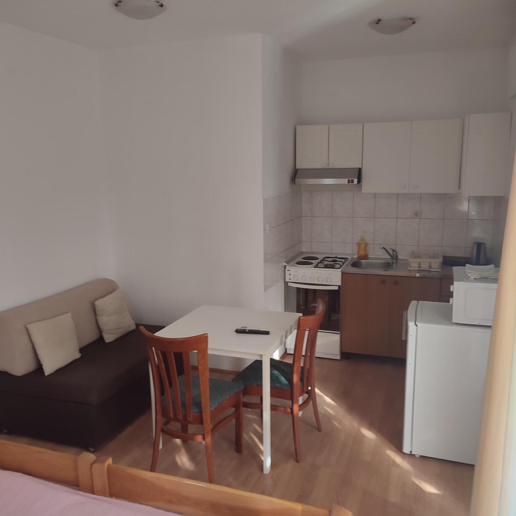 Apartmani Ledenko Kaštela エクステリア 写真