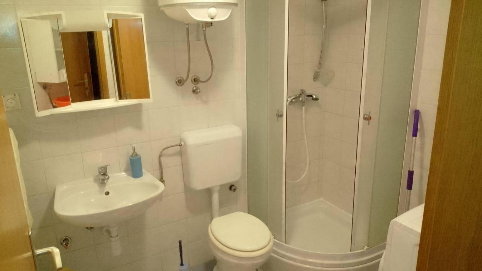Apartmani Ledenko Kaštela エクステリア 写真