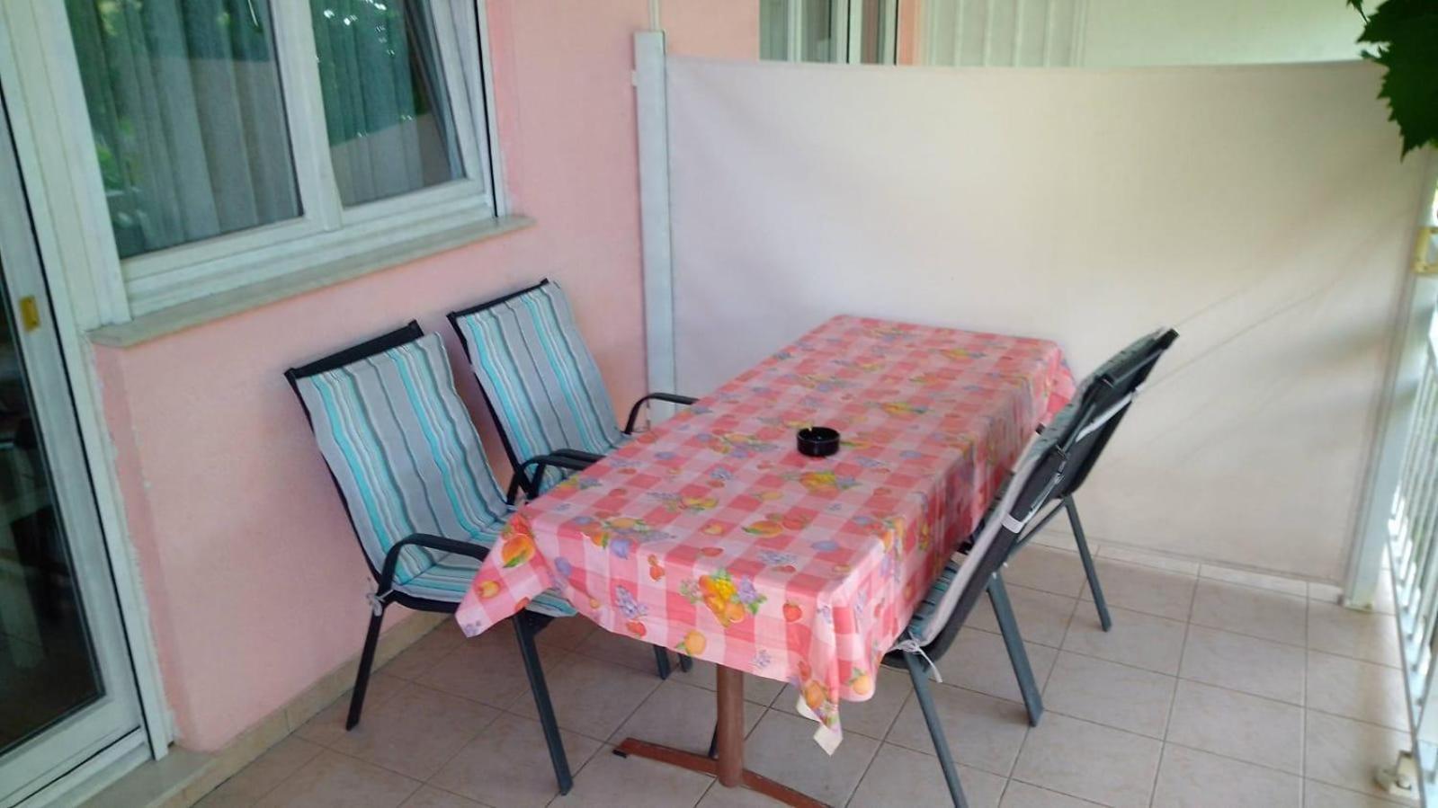 Apartmani Ledenko Kaštela エクステリア 写真