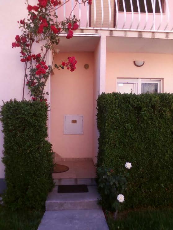Apartmani Ledenko Kaštela エクステリア 写真