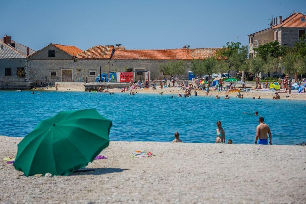 Apartmani Ledenko Kaštela エクステリア 写真