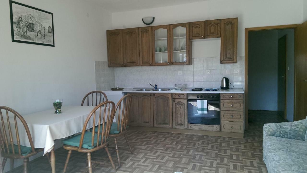 Apartmani Ledenko Kaštela エクステリア 写真