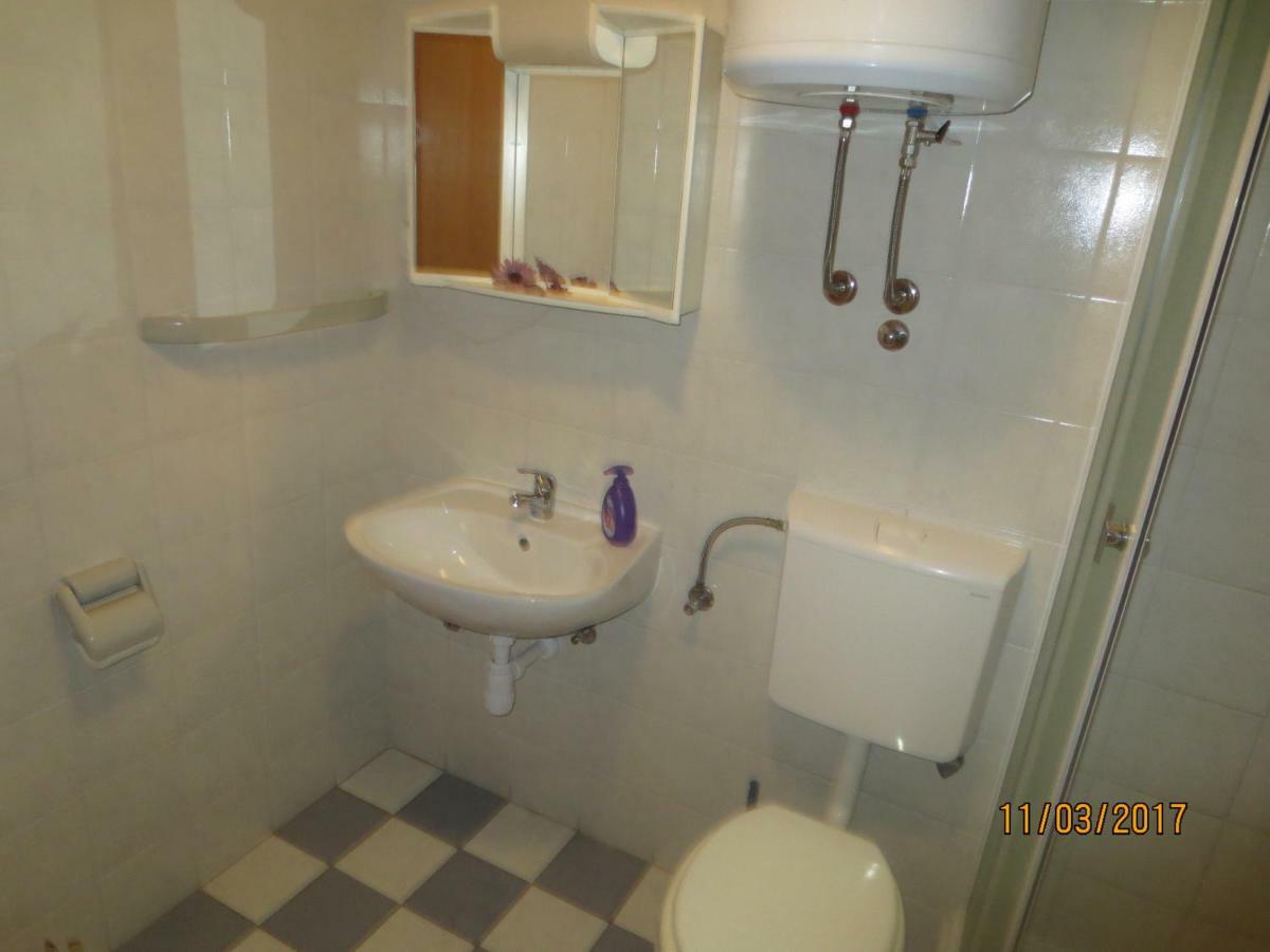 Apartmani Ledenko Kaštela エクステリア 写真