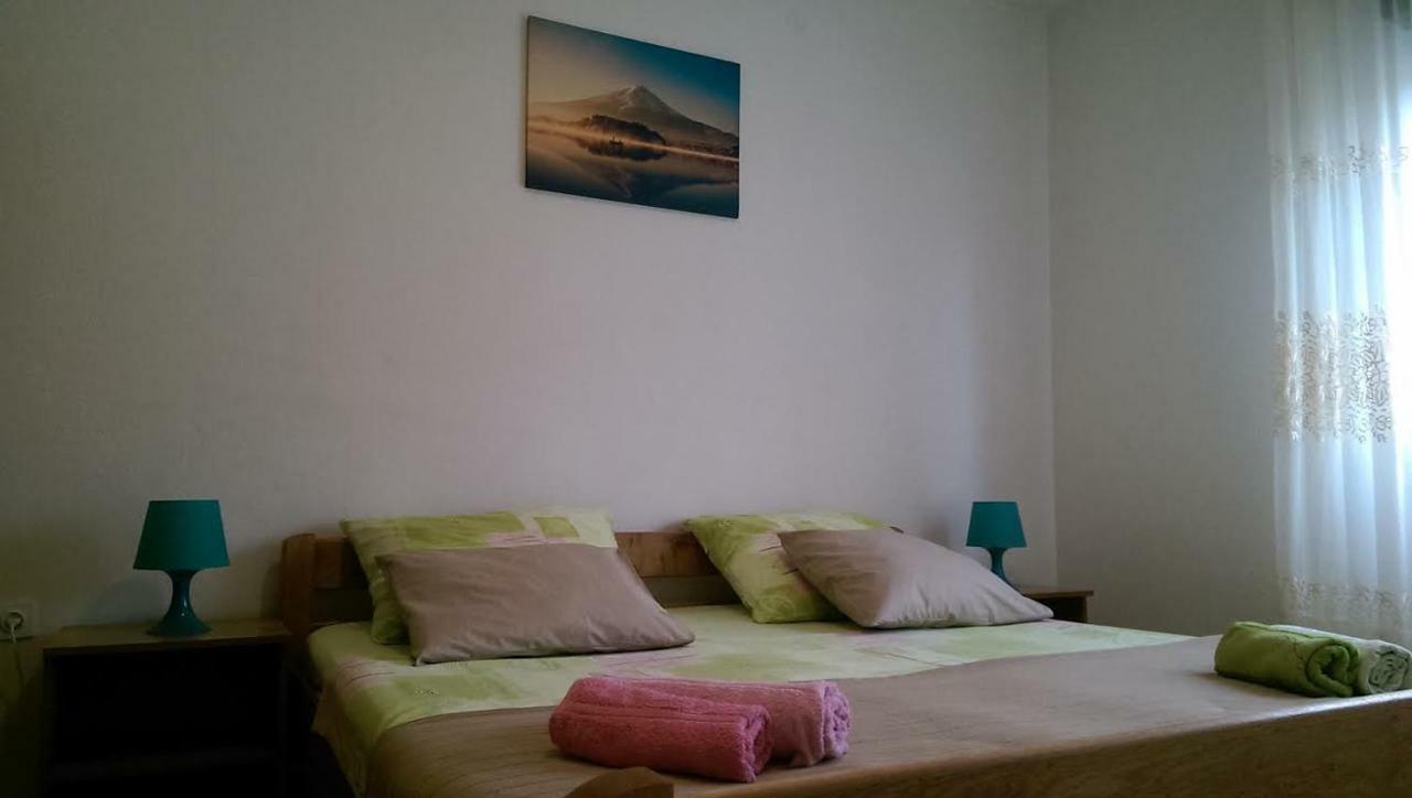 Apartmani Ledenko Kaštela エクステリア 写真