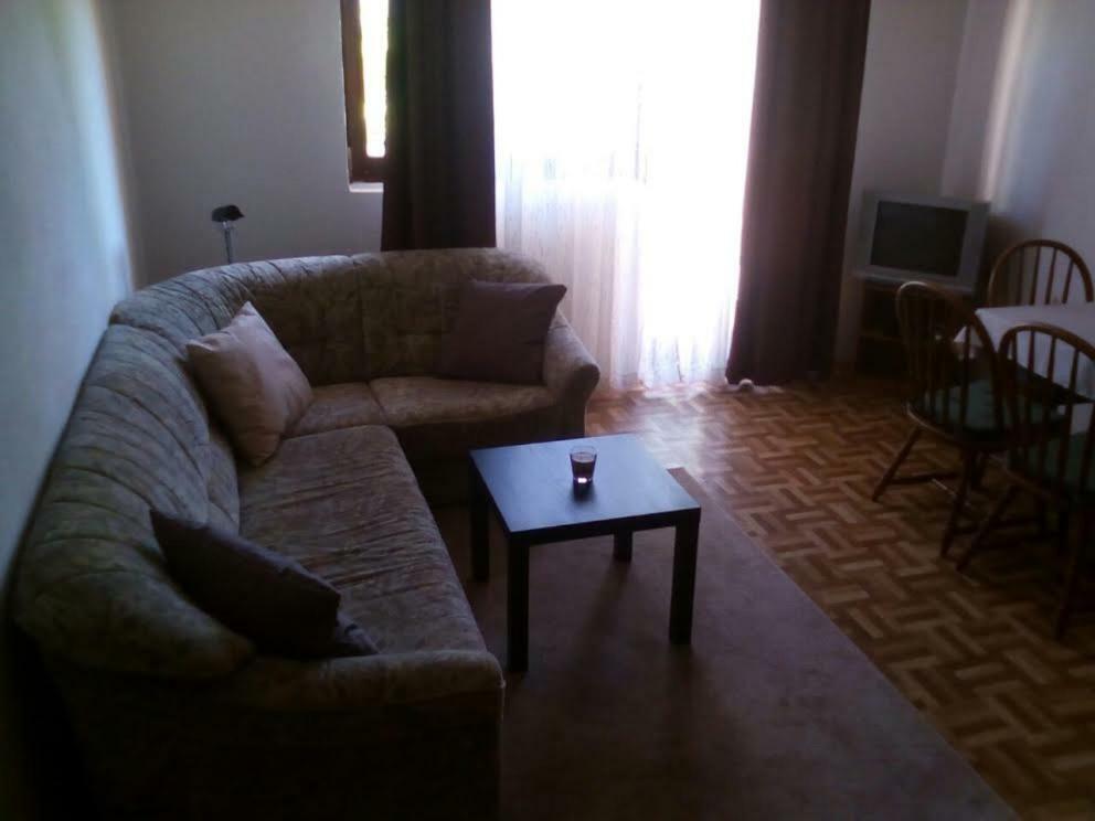 Apartmani Ledenko Kaštela エクステリア 写真