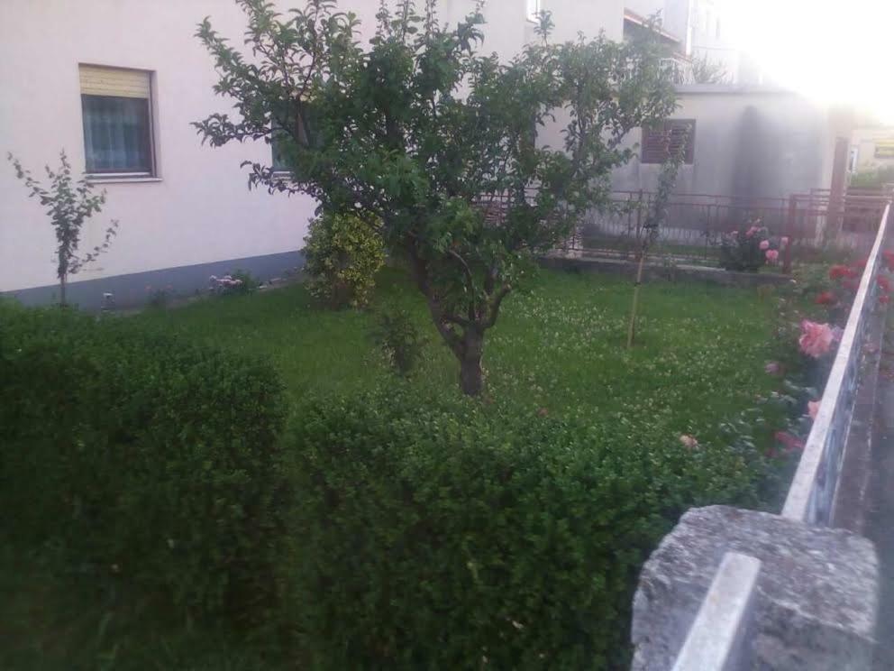Apartmani Ledenko Kaštela エクステリア 写真