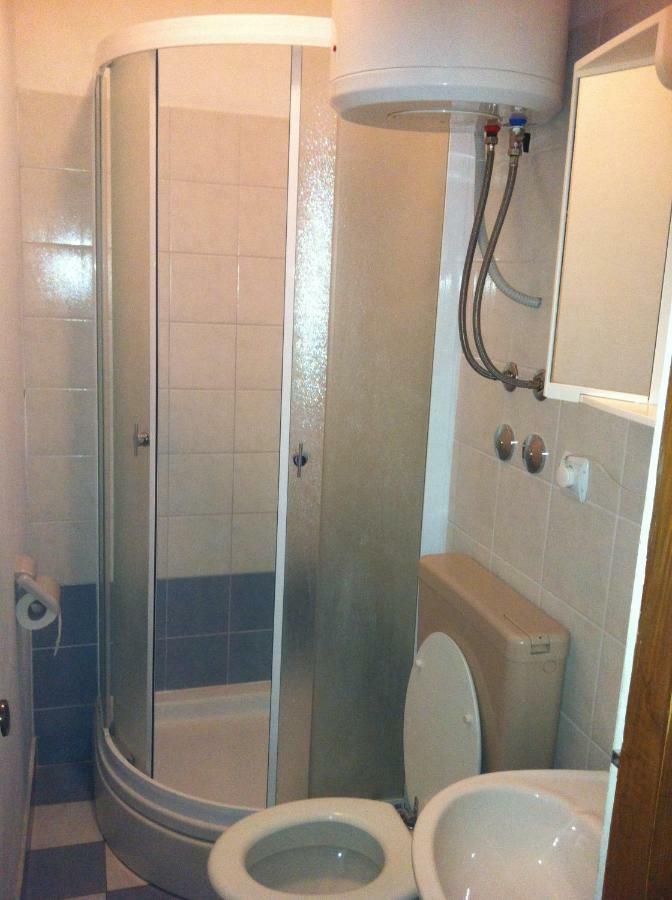 Apartmani Ledenko Kaštela エクステリア 写真